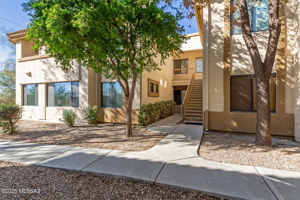 2550 E River Rd Unit 11201, Tucson, AZ 85718