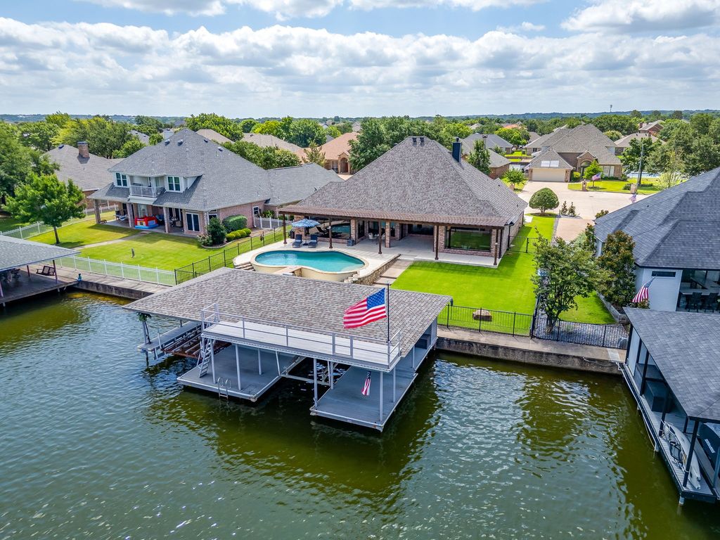 1104 Mallard Court, Granbury, TX 76048
