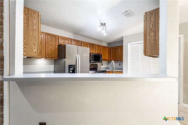 14 Oak Villa Road, Canyon Lake, TX 78133