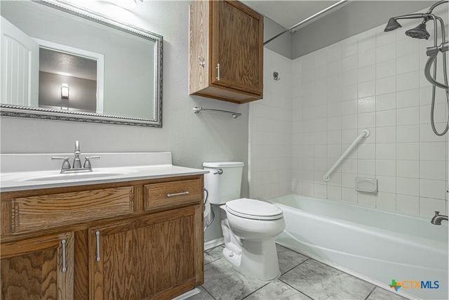 14 Oak Villa Road, Canyon Lake, TX 78133