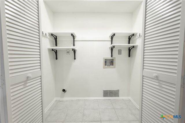 14 Oak Villa Road, Canyon Lake, TX 78133