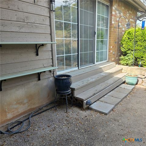 14 Oak Villa Road, Canyon Lake, TX 78133