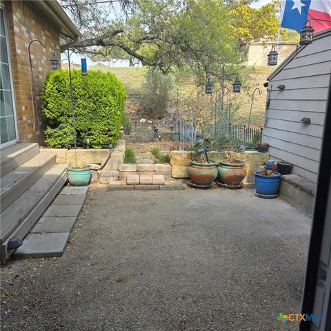 14 Oak Villa Road, Canyon Lake, TX 78133