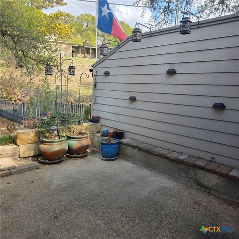 14 Oak Villa Road, Canyon Lake, TX 78133