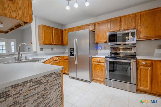 14 Oak Villa Road, Canyon Lake, TX 78133