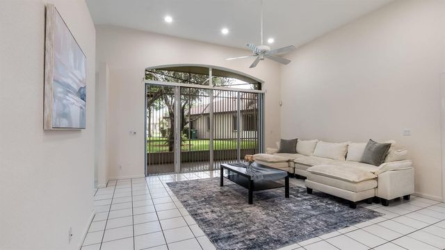8754 NW 75th Place, Tamarac, FL 33321