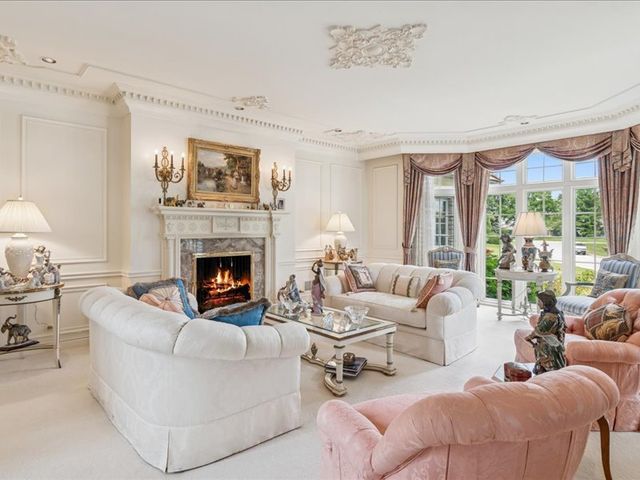 1719 Midwest Club Parkway, Oak Brook, IL 60523