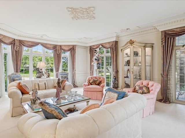 1719 Midwest Club Parkway, Oak Brook, IL 60523