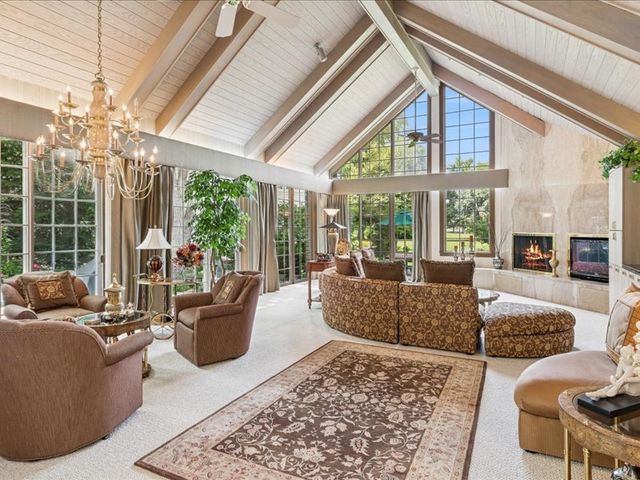 1719 Midwest Club Parkway, Oak Brook, IL 60523