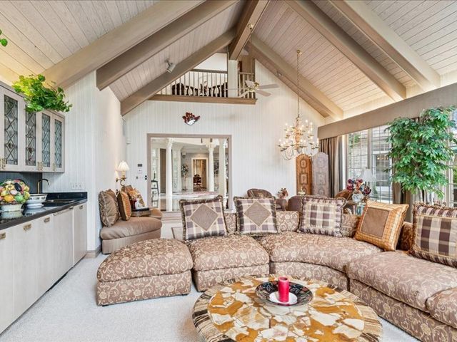 1719 Midwest Club Parkway, Oak Brook, IL 60523