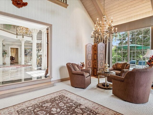 1719 Midwest Club Parkway, Oak Brook, IL 60523