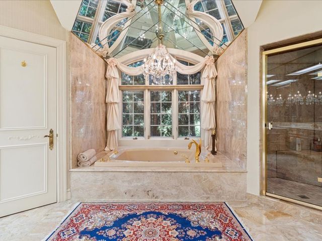 1719 Midwest Club Parkway, Oak Brook, IL 60523