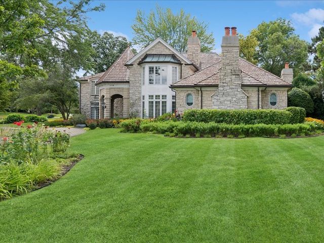 1719 Midwest Club Parkway, Oak Brook, IL 60523