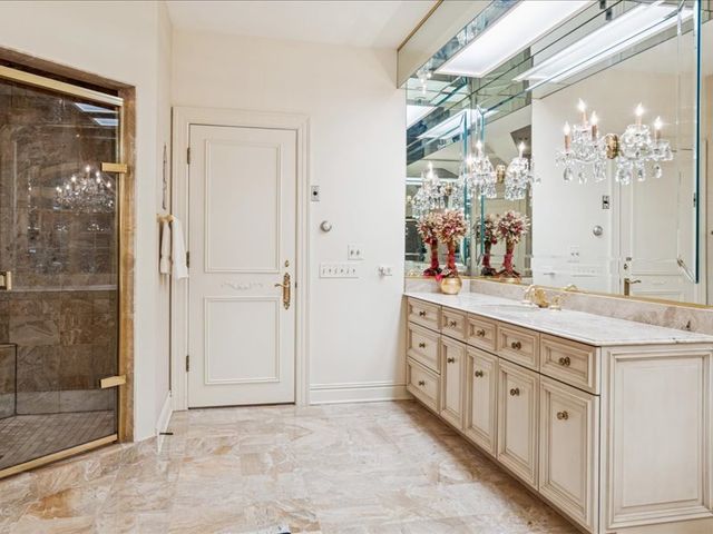 1719 Midwest Club Parkway, Oak Brook, IL 60523