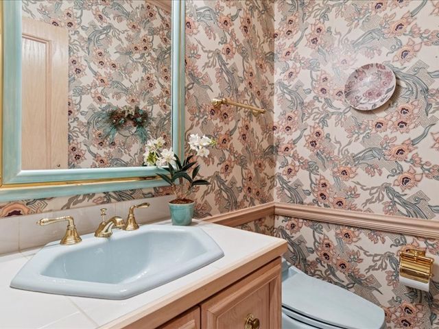 1719 Midwest Club Parkway, Oak Brook, IL 60523