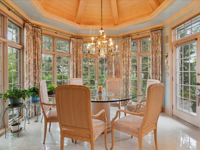 1719 Midwest Club Parkway, Oak Brook, IL 60523