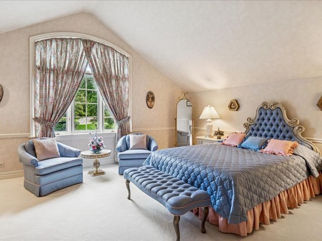 1719 Midwest Club Parkway, Oak Brook, IL 60523