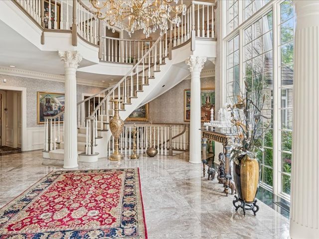 1719 Midwest Club Parkway, Oak Brook, IL 60523