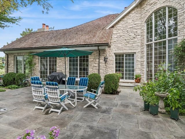 1719 Midwest Club Parkway, Oak Brook, IL 60523