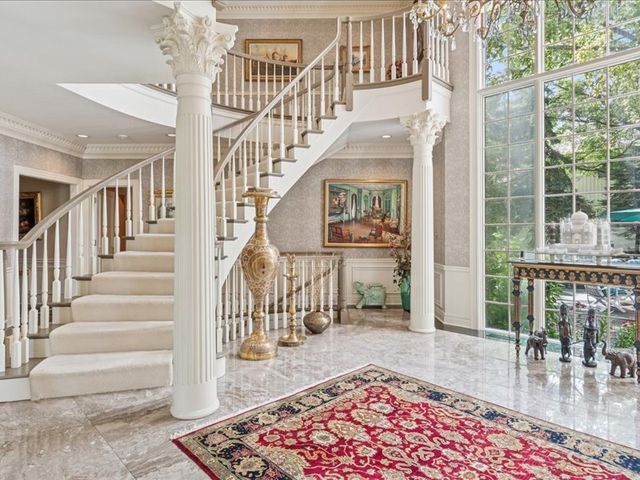 1719 Midwest Club Parkway, Oak Brook, IL 60523