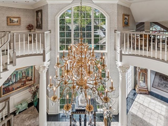 1719 Midwest Club Parkway, Oak Brook, IL 60523