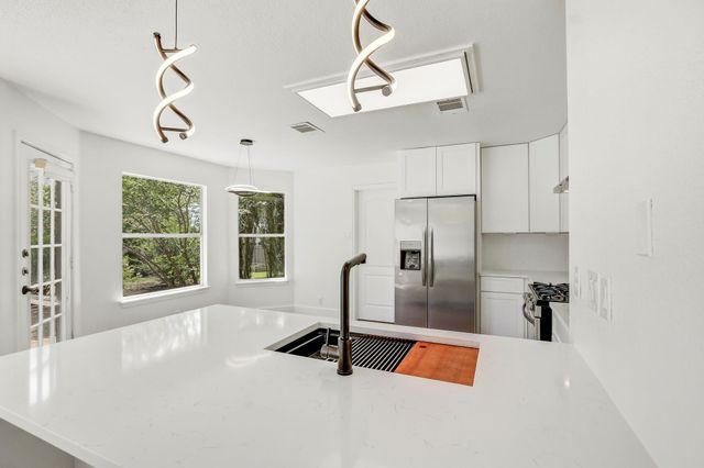 16803 Bailey Jean DR, Round Rock, TX 78681