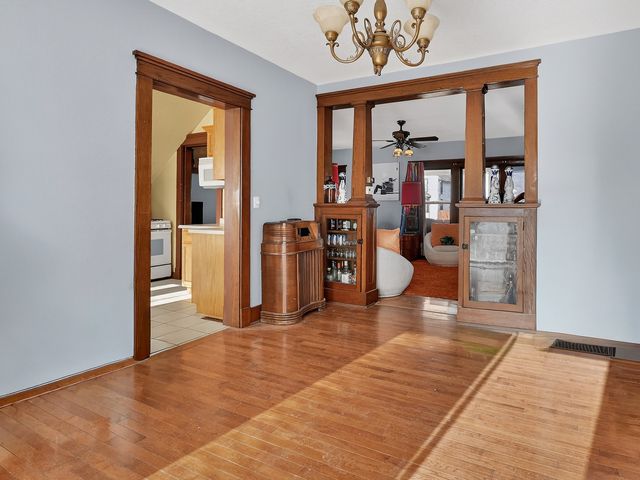 218 Lincoln Way, Dixon, IL 61021