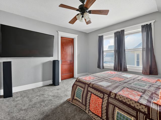 218 Lincoln Way, Dixon, IL 61021