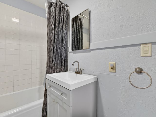 218 Lincoln Way, Dixon, IL 61021