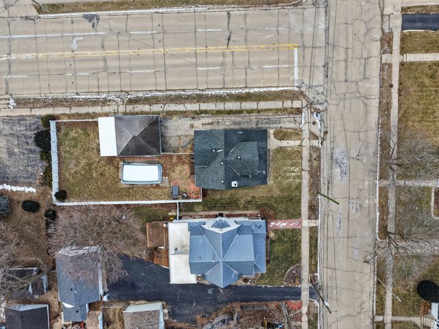 218 Lincoln Way, Dixon, IL 61021