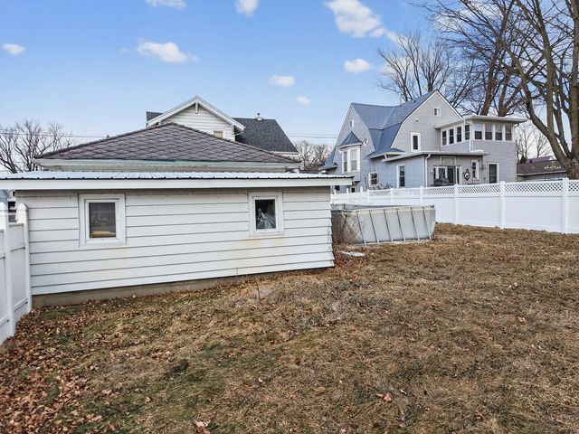 218 Lincoln Way, Dixon, IL 61021