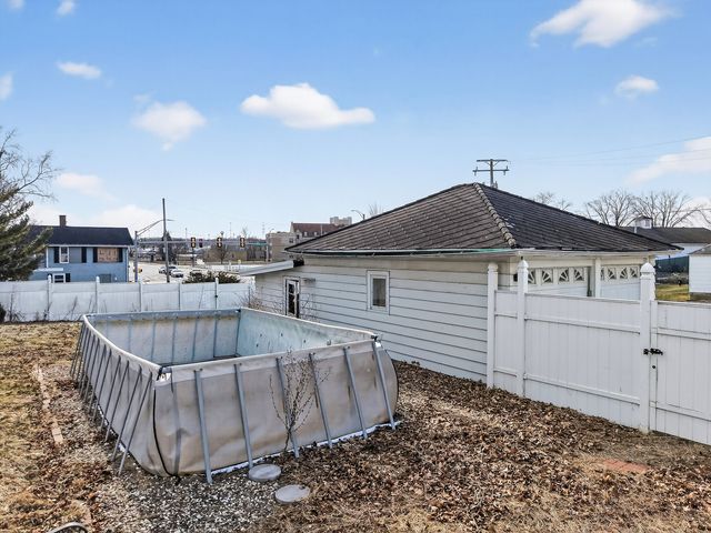 218 Lincoln Way, Dixon, IL 61021