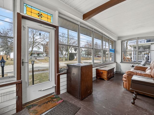 218 Lincoln Way, Dixon, IL 61021