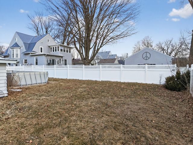 218 Lincoln Way, Dixon, IL 61021