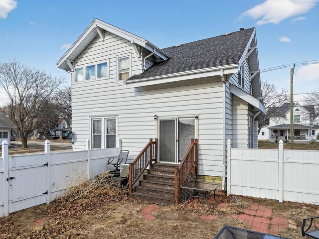 218 Lincoln Way, Dixon, IL 61021