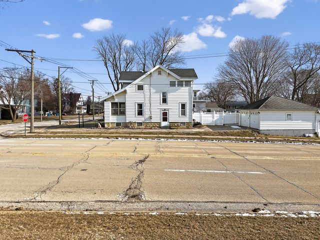 218 Lincoln Way, Dixon, IL 61021