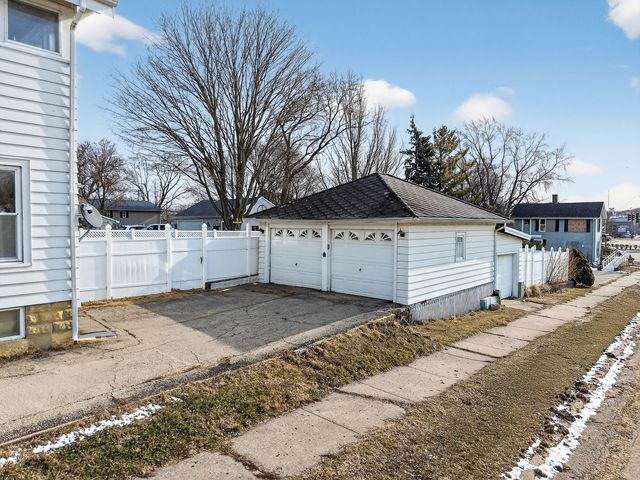 218 Lincoln Way, Dixon, IL 61021