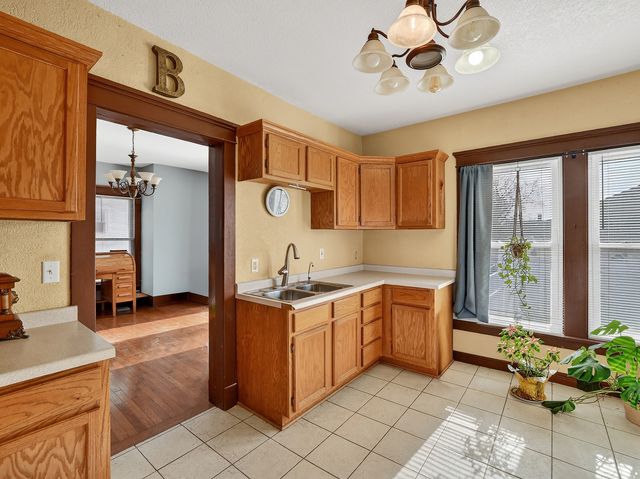 218 Lincoln Way, Dixon, IL 61021