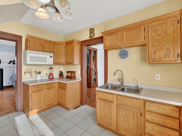 218 Lincoln Way, Dixon, IL 61021