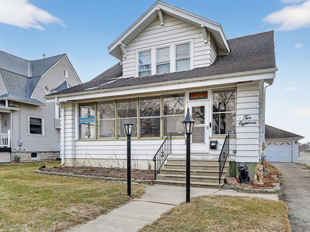 218 Lincoln Way, Dixon, IL 61021