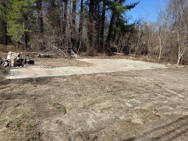 73 County Road, Freetown, MA 02717