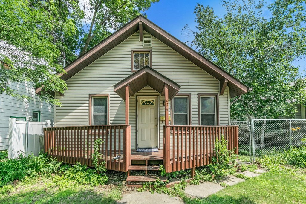 208 27th Avenue N, Saint Cloud, MN 56303