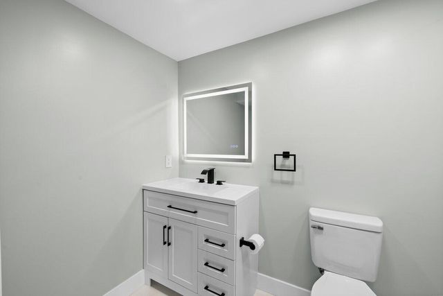 28 Wimbledon Lake Drive 222, Plantation, FL 33324
