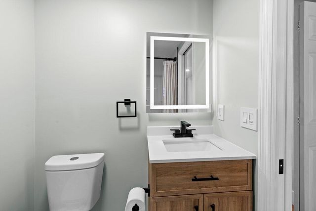 28 Wimbledon Lake Drive 222, Plantation, FL 33324
