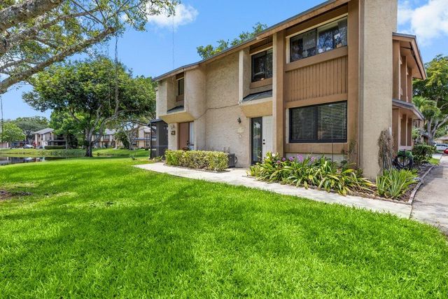 28 Wimbledon Lake Drive 222, Plantation, FL 33324