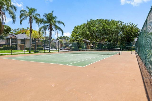 28 Wimbledon Lake Drive 222, Plantation, FL 33324