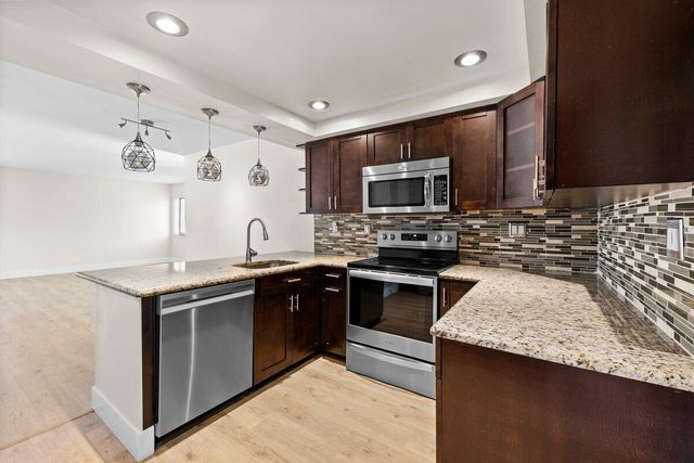 28 Wimbledon Lake Drive 222, Plantation, FL 33324