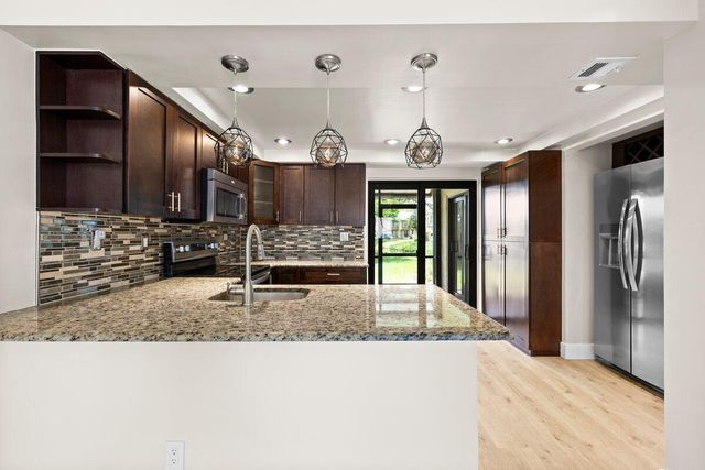 28 Wimbledon Lake Drive 222, Plantation, FL 33324