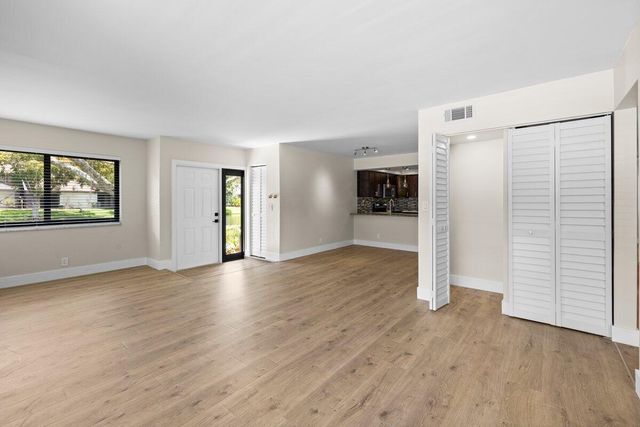 28 Wimbledon Lake Drive 222, Plantation, FL 33324