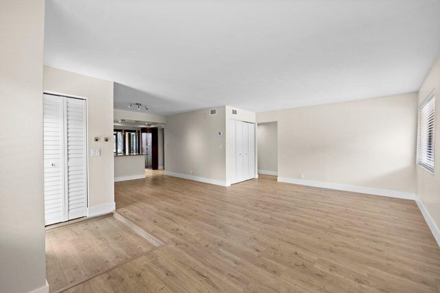 28 Wimbledon Lake Drive 222, Plantation, FL 33324